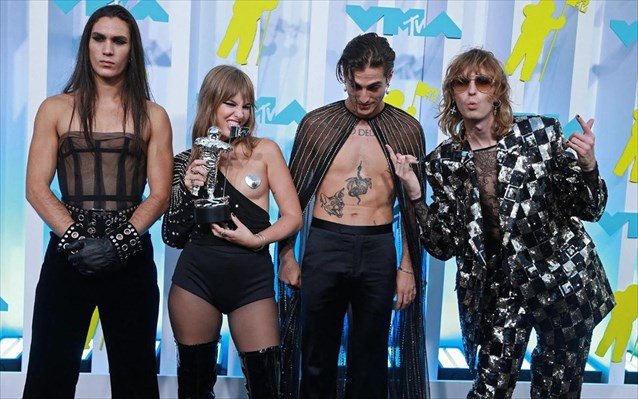 MTV VMA 2022: Βραβεία, «διαστημική» εμφάνιση του Τζόνι Ντεπ και «λογοκρισία» για τους Maneskin