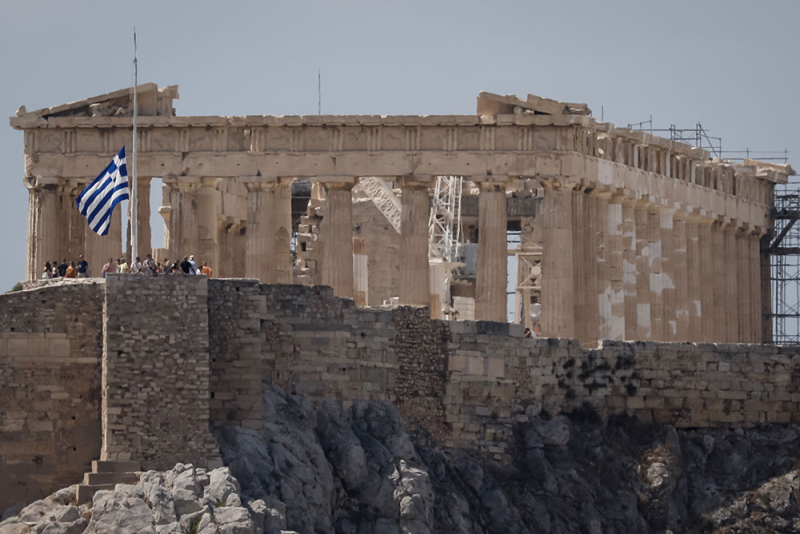 Τριήμερο πένθος για τον Μίκη Θεοδωράκη: Μεσίστιες οι σημαίες - Δεν αναστέλλονται οι εκδηλώσεις (ΦΩΤΟ)