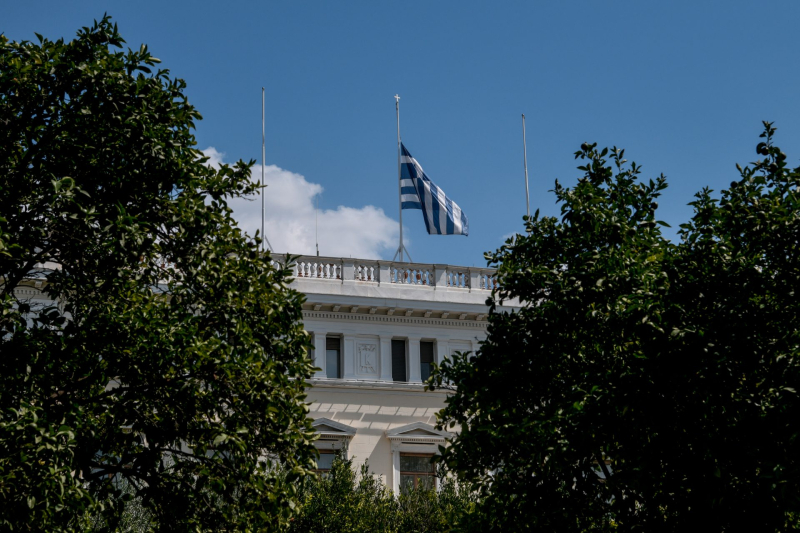 Τριήμερο πένθος για τον Μίκη Θεοδωράκη: Μεσίστιες οι σημαίες - Δεν αναστέλλονται οι εκδηλώσεις (ΦΩΤΟ)