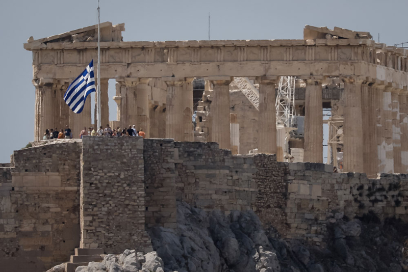 Τριήμερο πένθος για τον Μίκη Θεοδωράκη: Μεσίστιες οι σημαίες - Δεν αναστέλλονται οι εκδηλώσεις (ΦΩΤΟ)